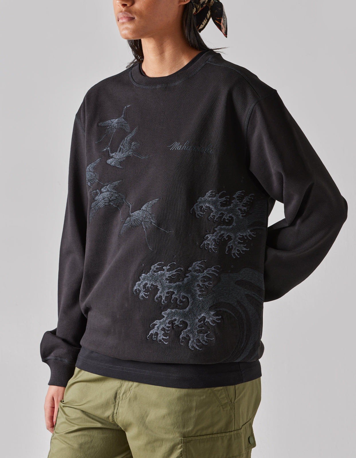 4505 Flying Peace Cranes Crew Sweat Black