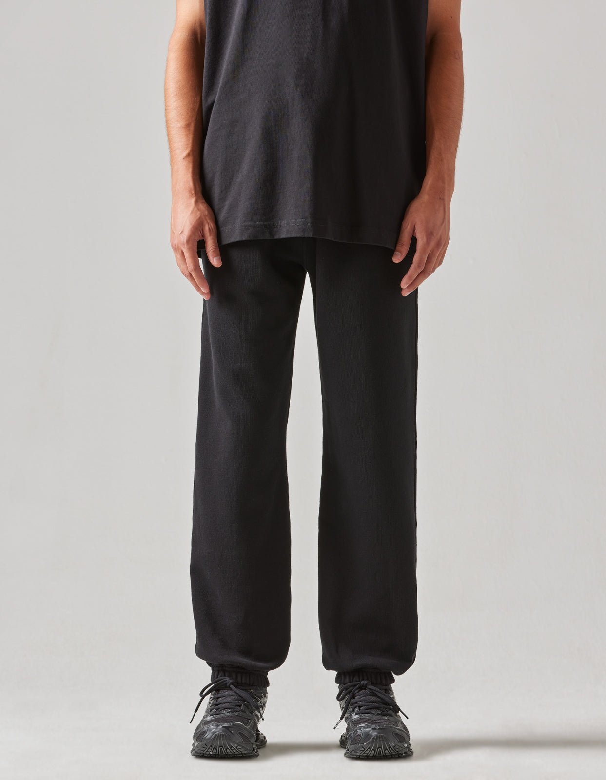 1082 Hikeshi Embroidered Sweatpants Black