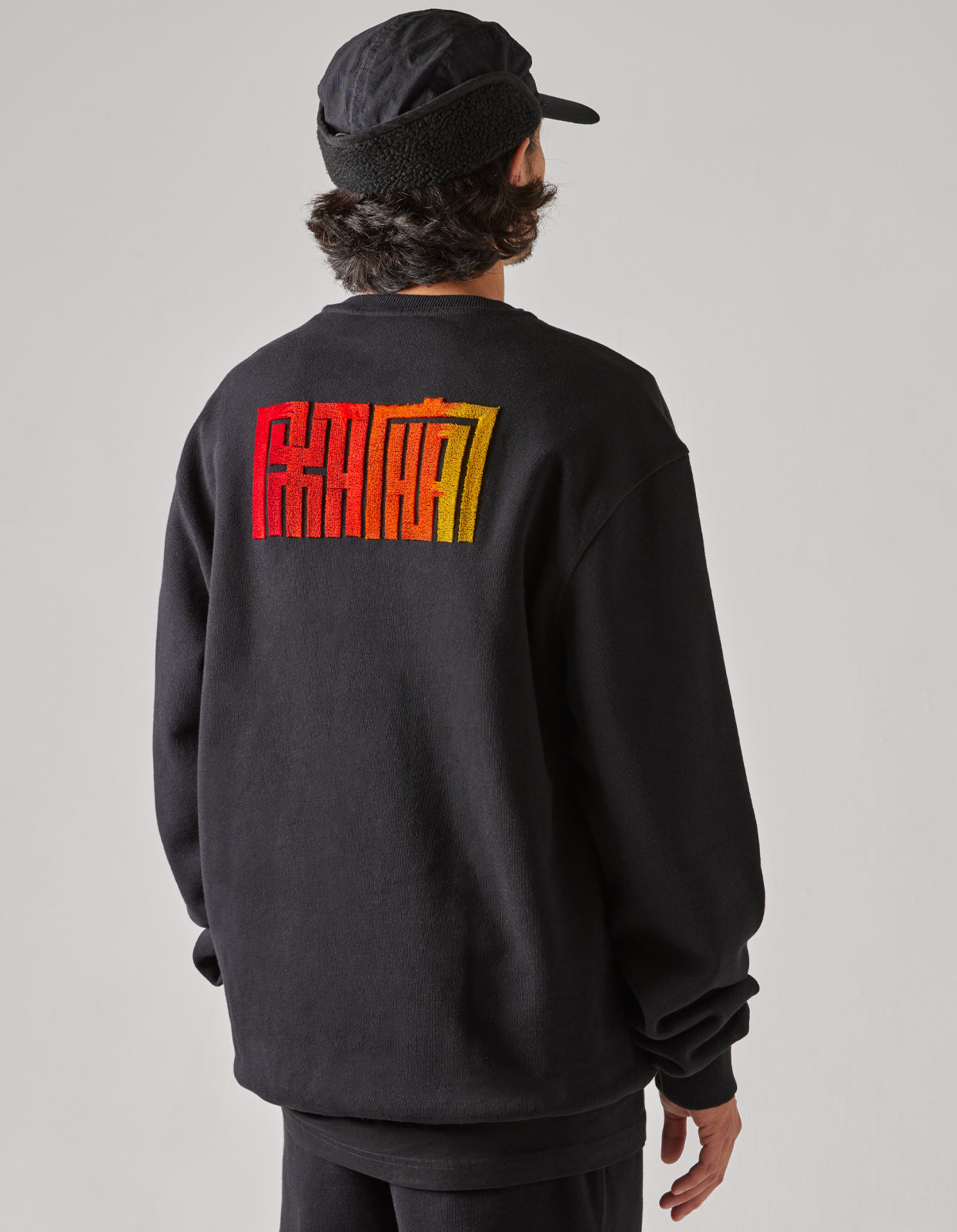 1084 Hikeshi Embroidered Crew Sweat Black