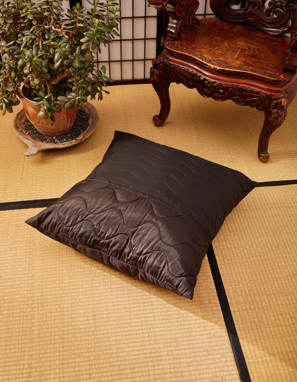 6426 XL TriQuilted Cushion · Vintage Military Surplus Black