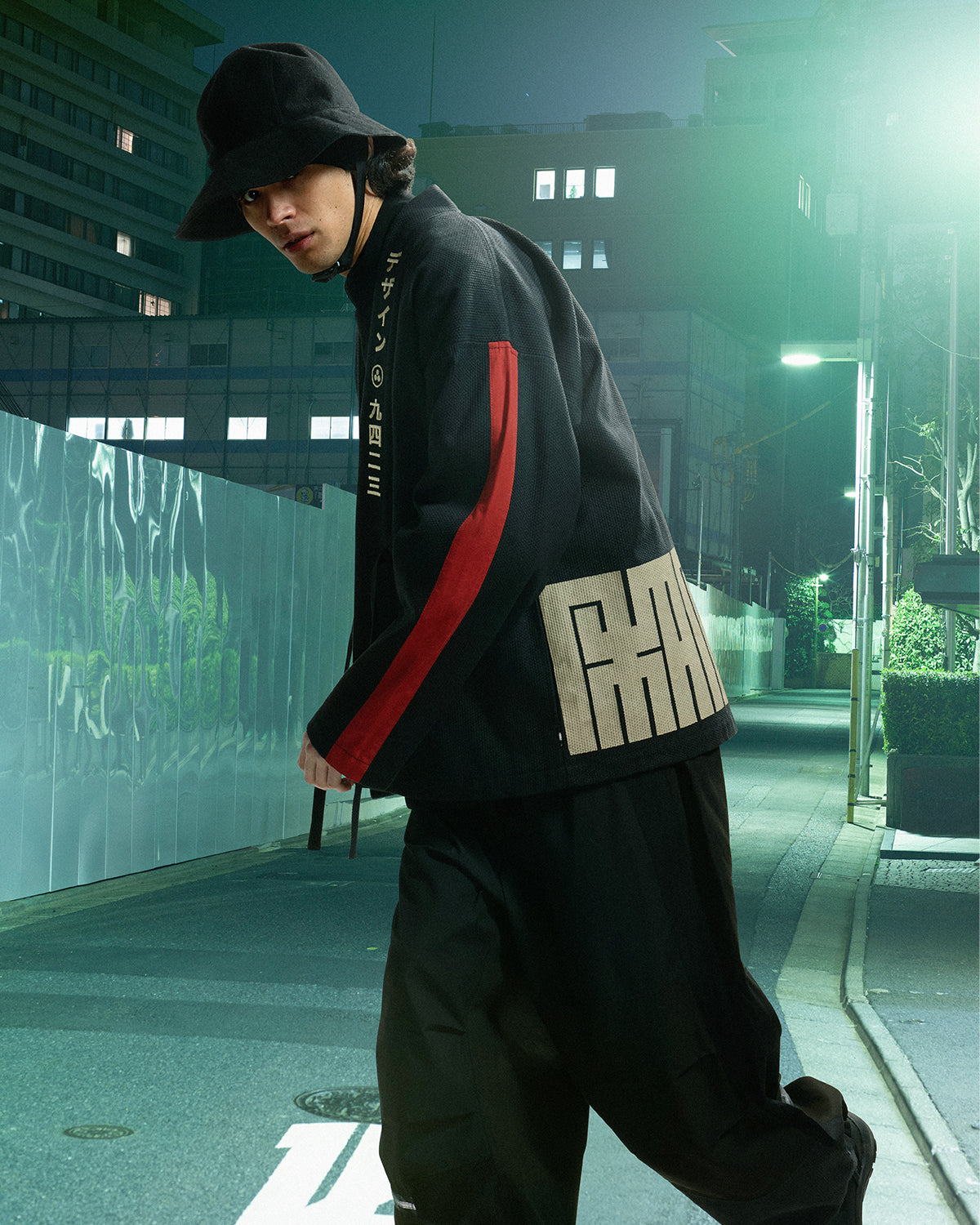 4564 Hikeshi Embroidered Kimono Black
