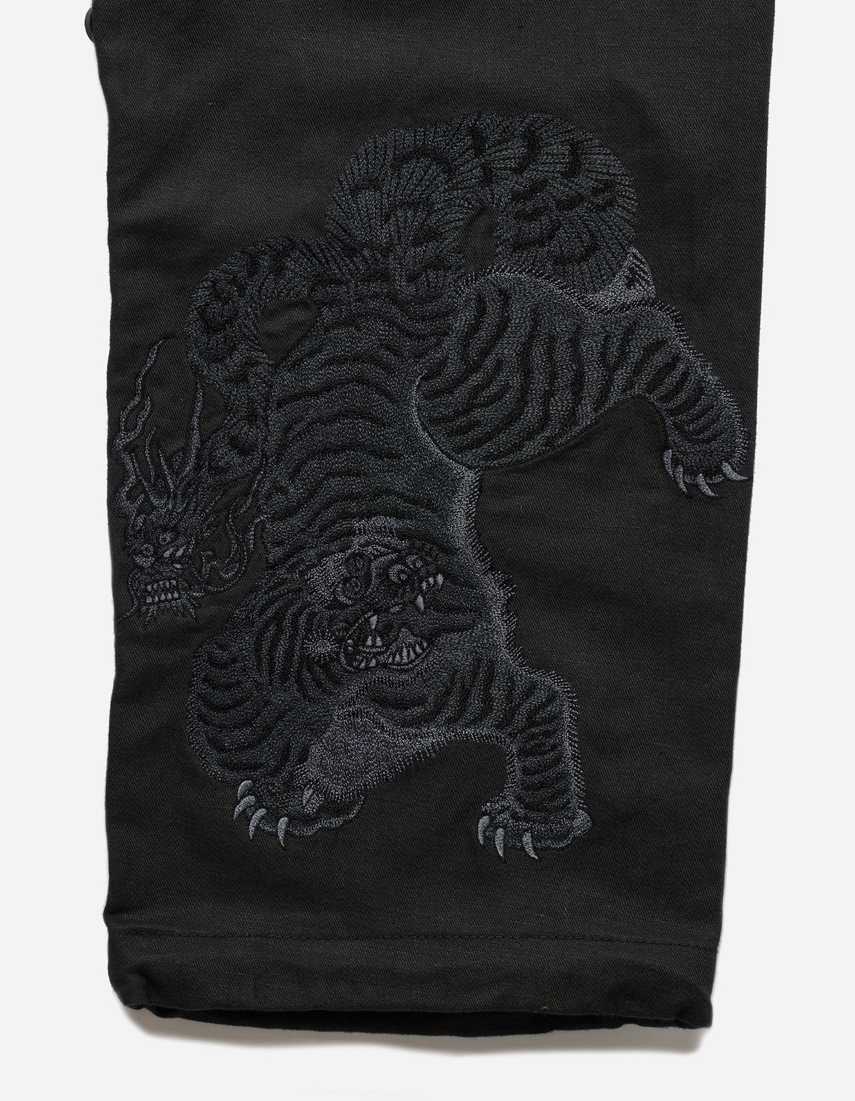 4581 Tiger Embroidered Straight Snopants® Black