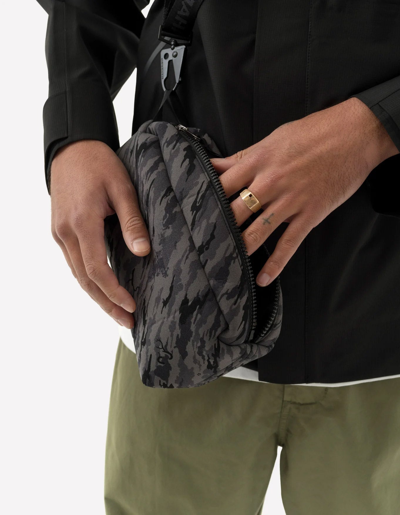 5133 Bonsai Forest Camo Pouch Night – Maharishi
