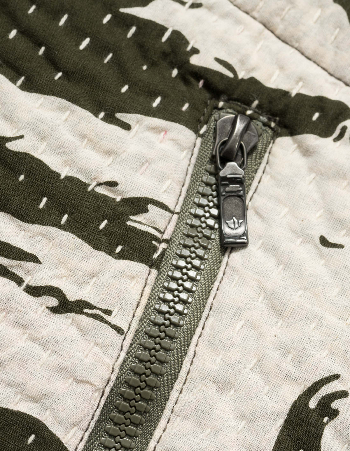7335 Tigerstripe Monk Sling Bag Ecru/Olive