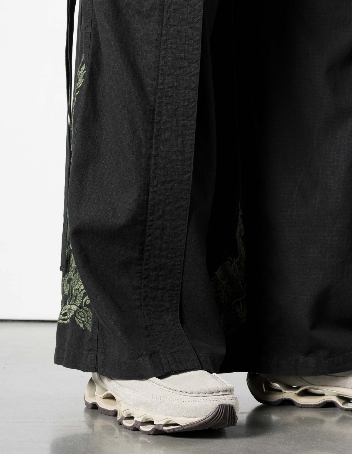 7688 Thai Temple Hakama Black