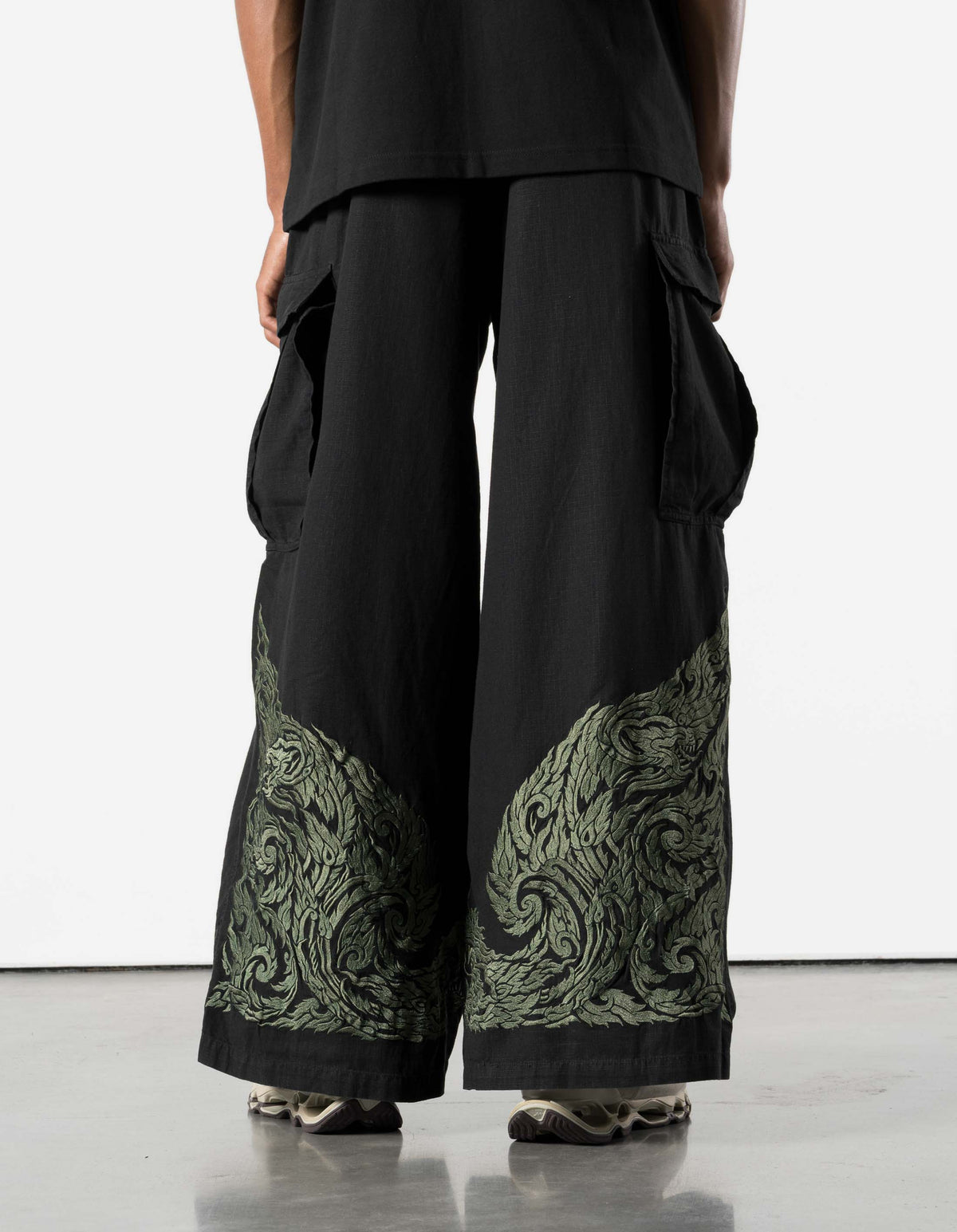7688 Thai Temple Hakama Black