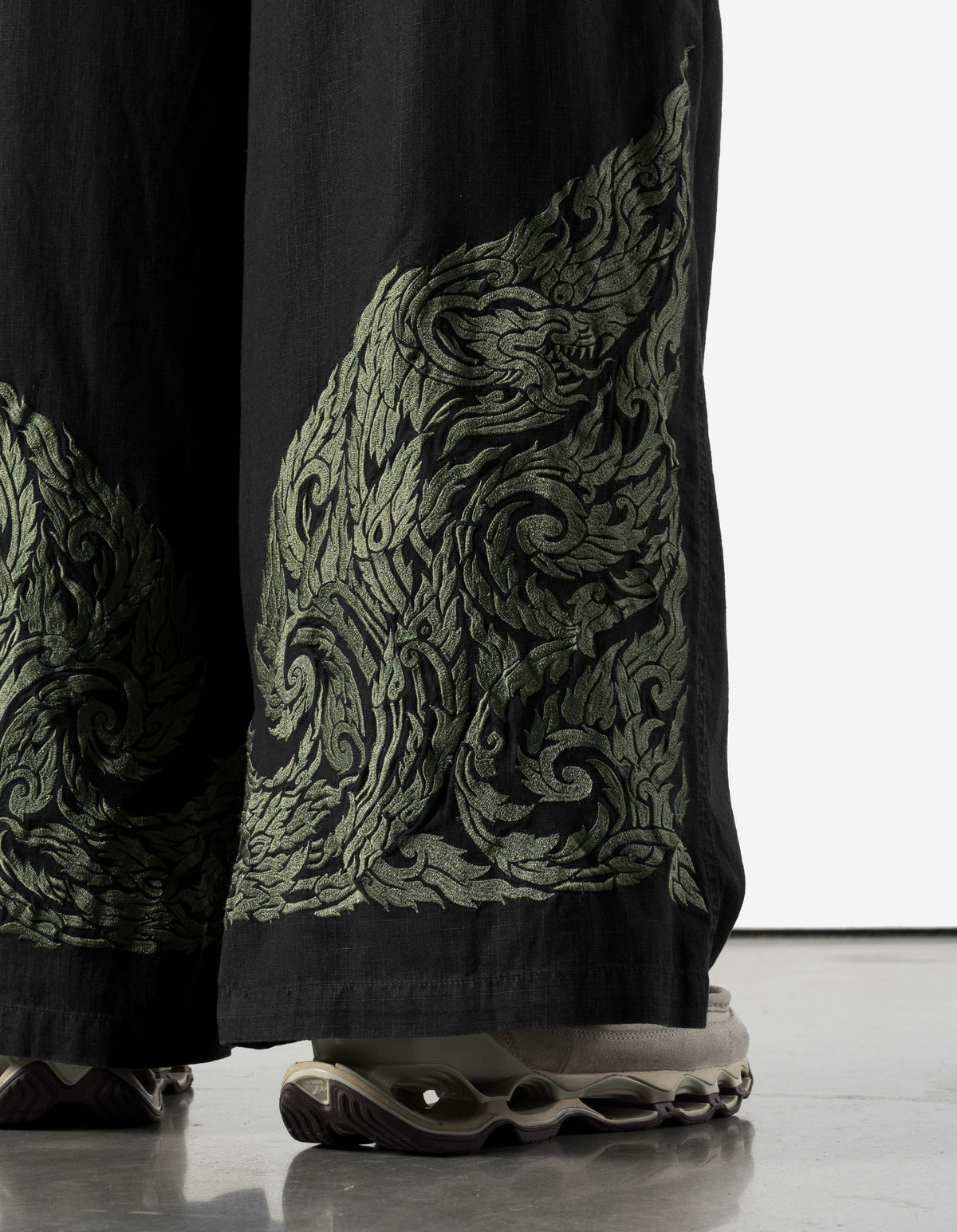 7688 Thai Temple Hakama Black