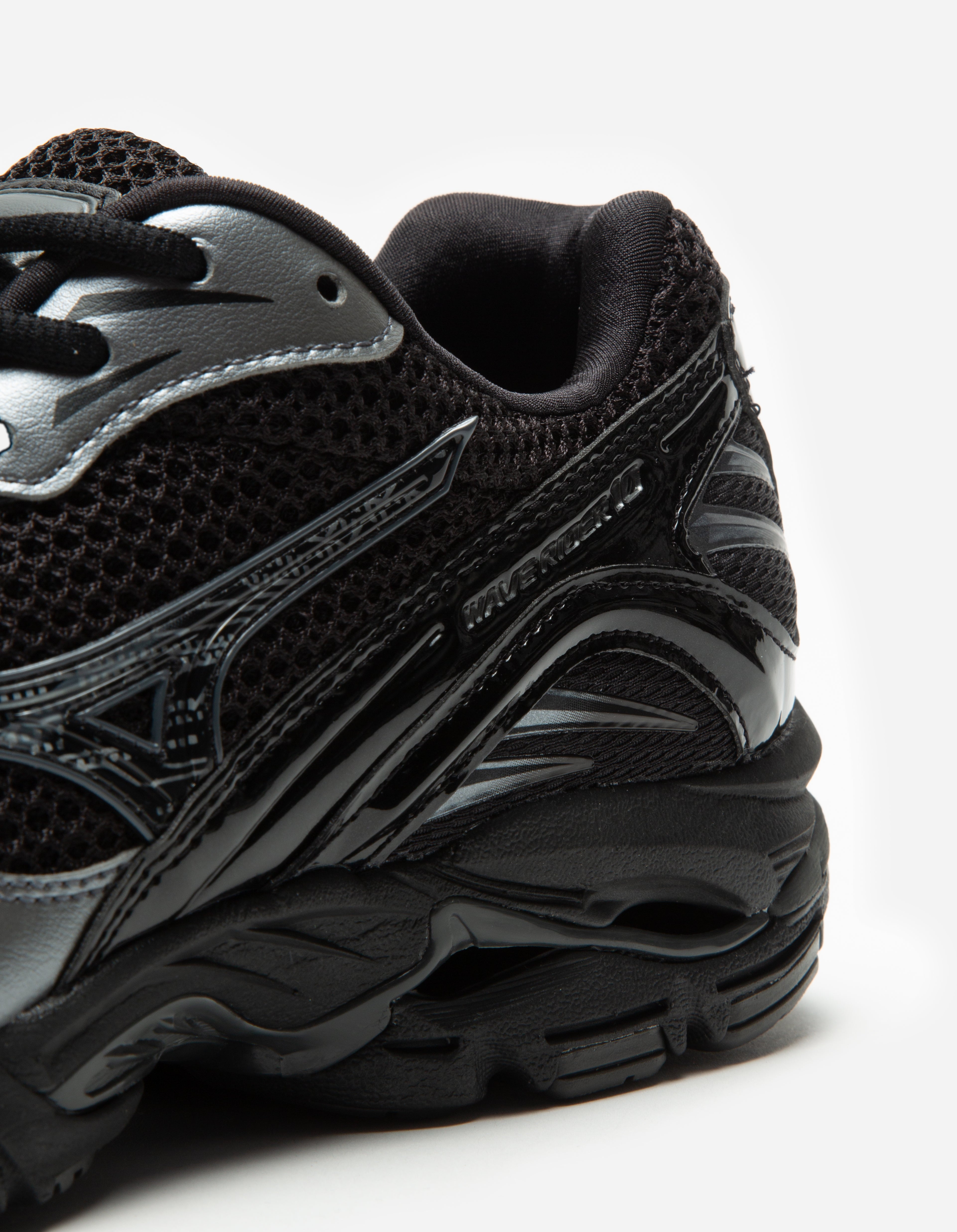 SBTG × Mizuno Wave Rider 10 \