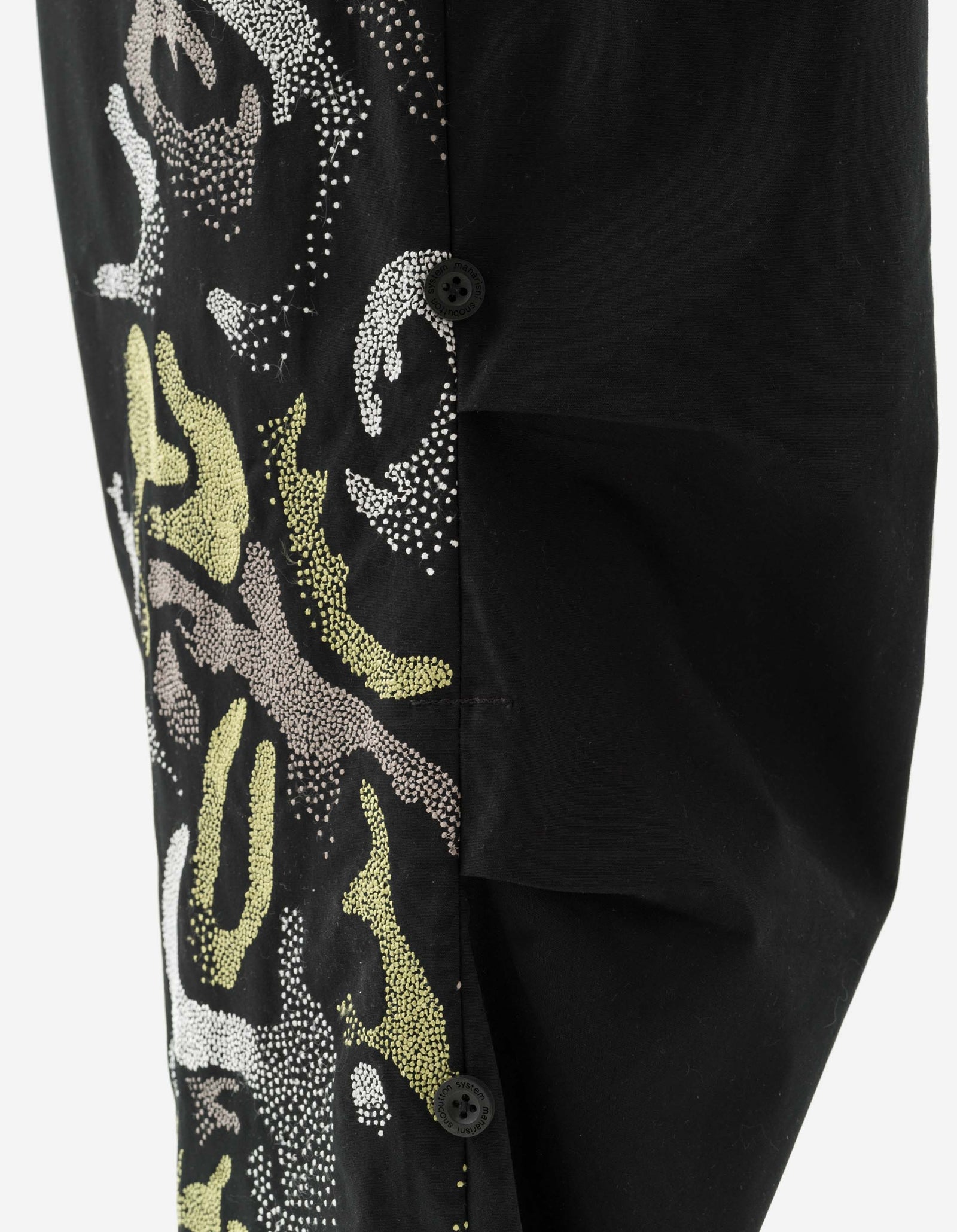 7082 Pointillist Dragon Embroidered Snopants® Black