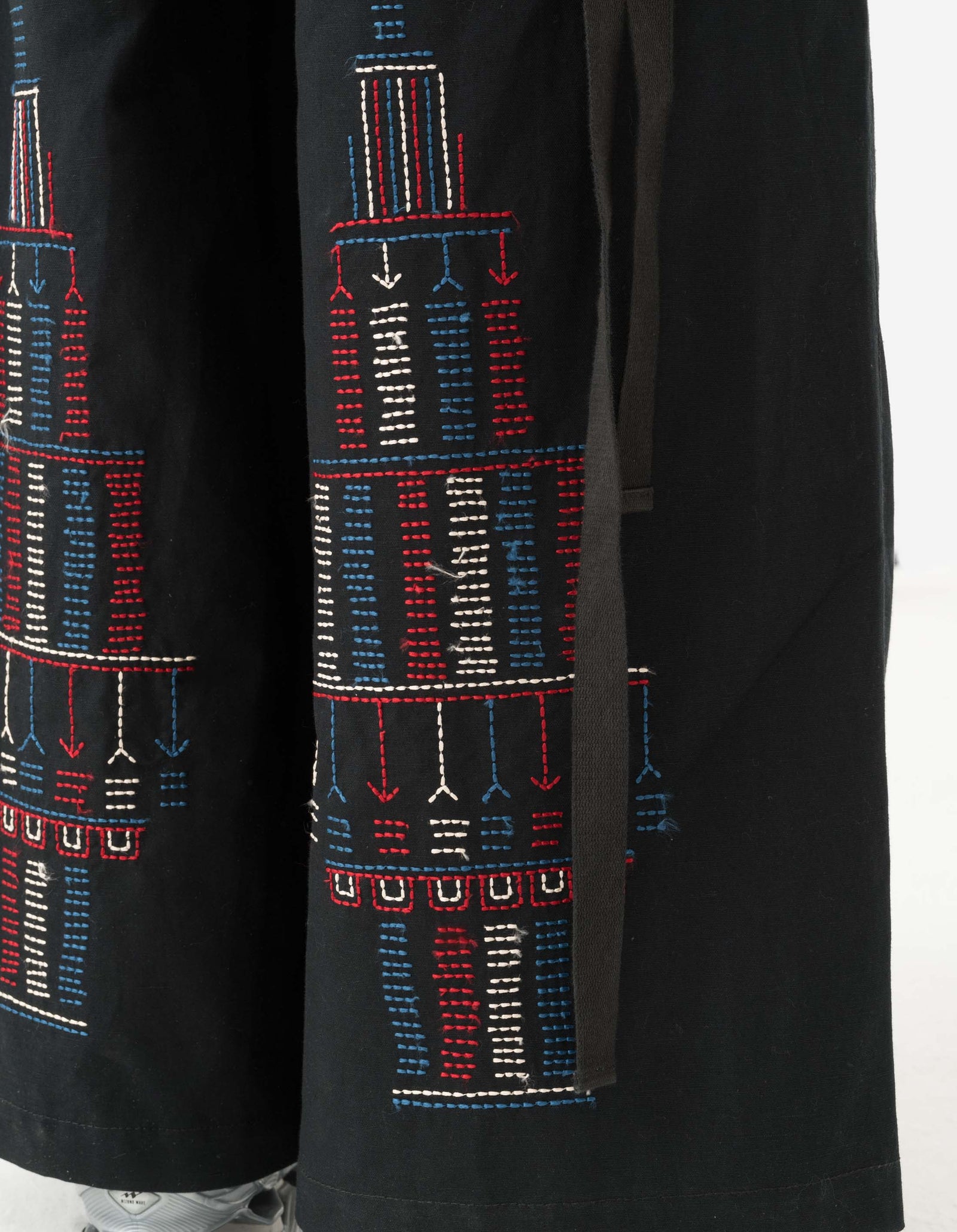7097 Alaskan Hilltribe Embroidered Hakama Black