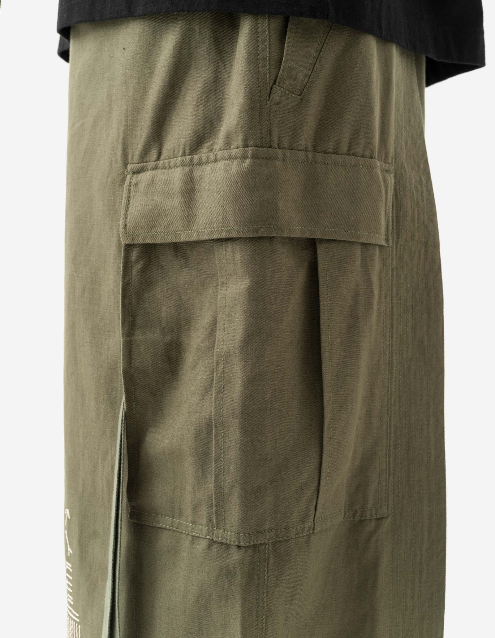 7097 Alaskan Hilltribe Embroidered Cropped Hakama Olive OG-107F