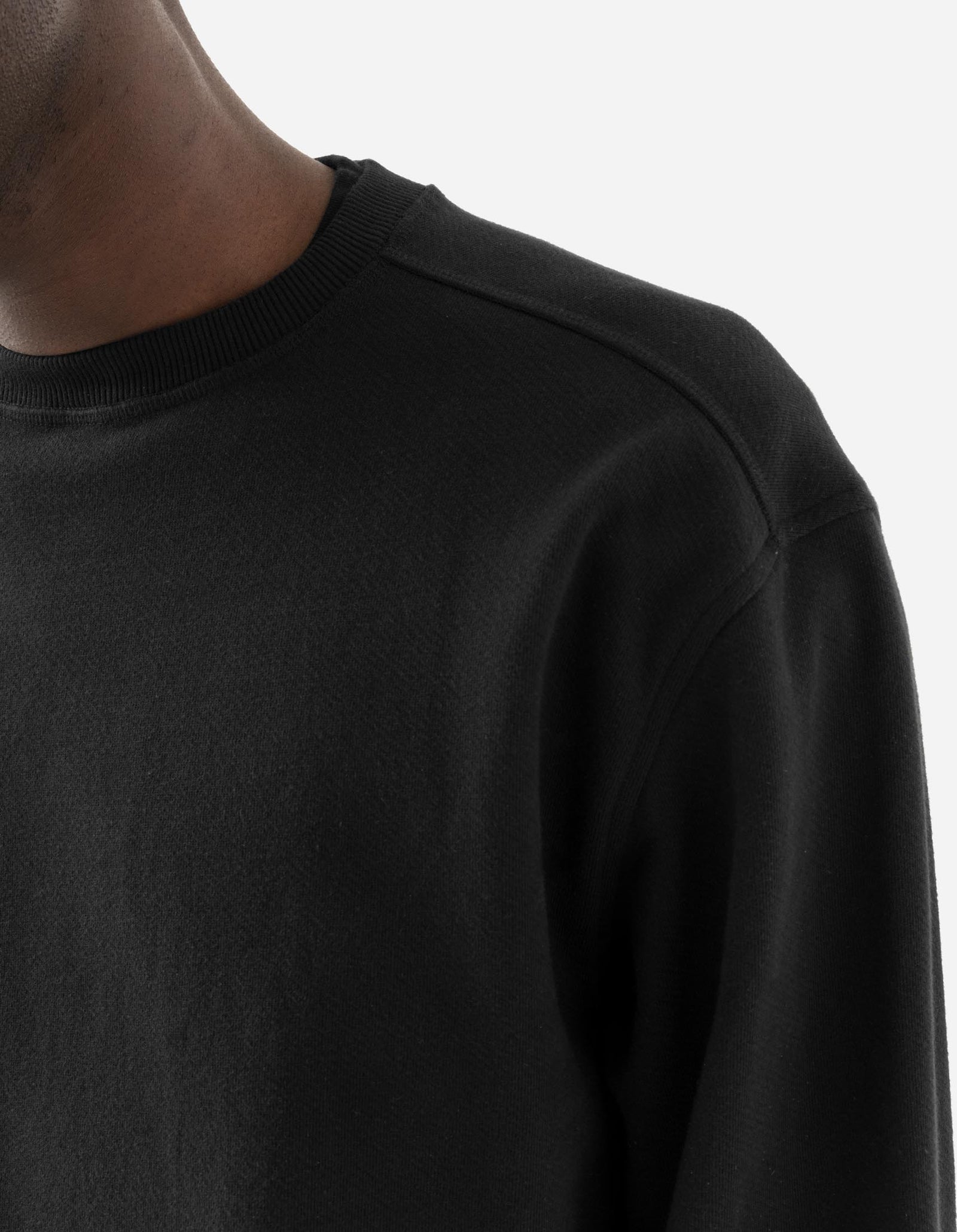 7125 Pointillist Dragon Embroidered Crew Sweat Black
