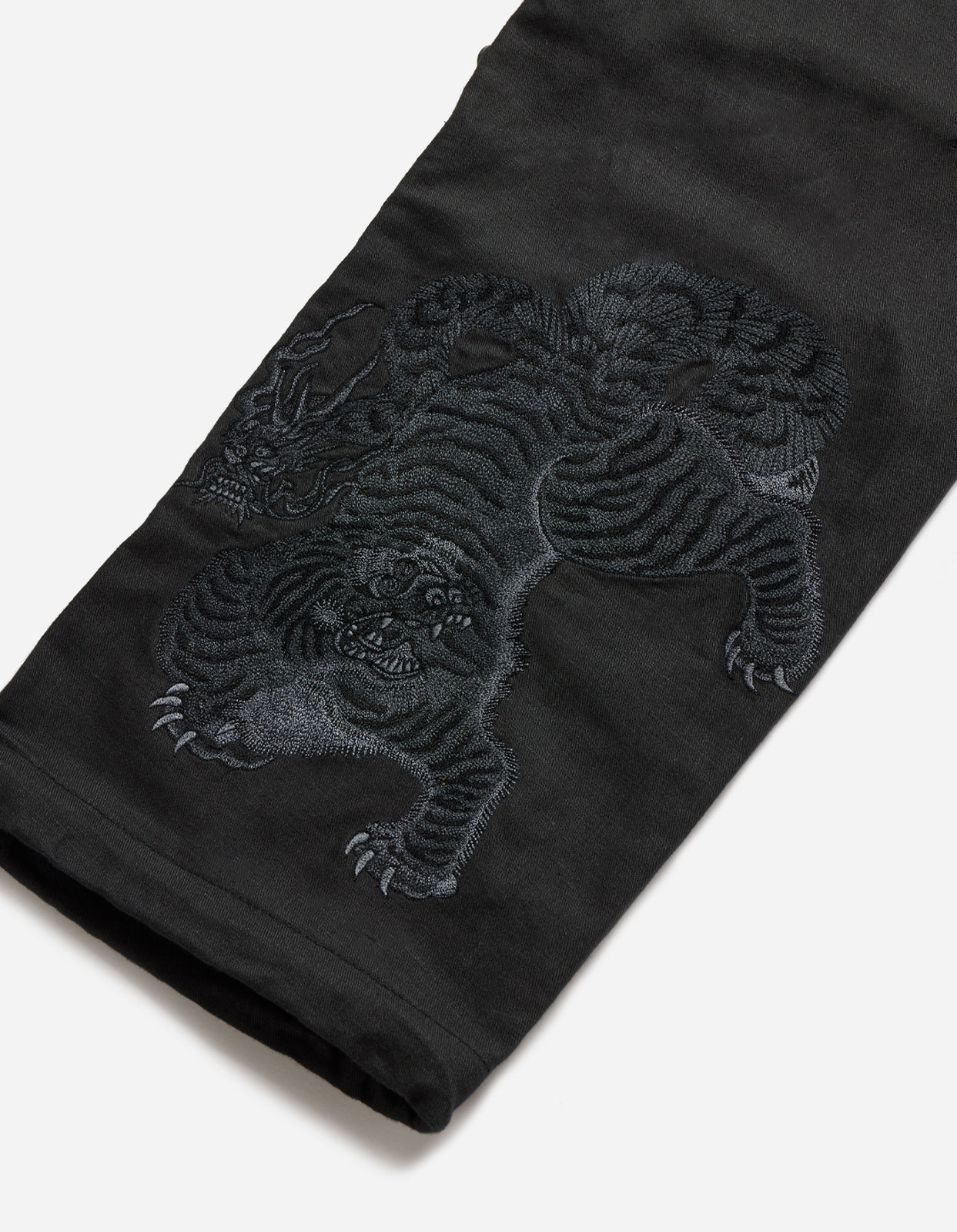 4581 Tiger Embroidered Straight Snopants® Black