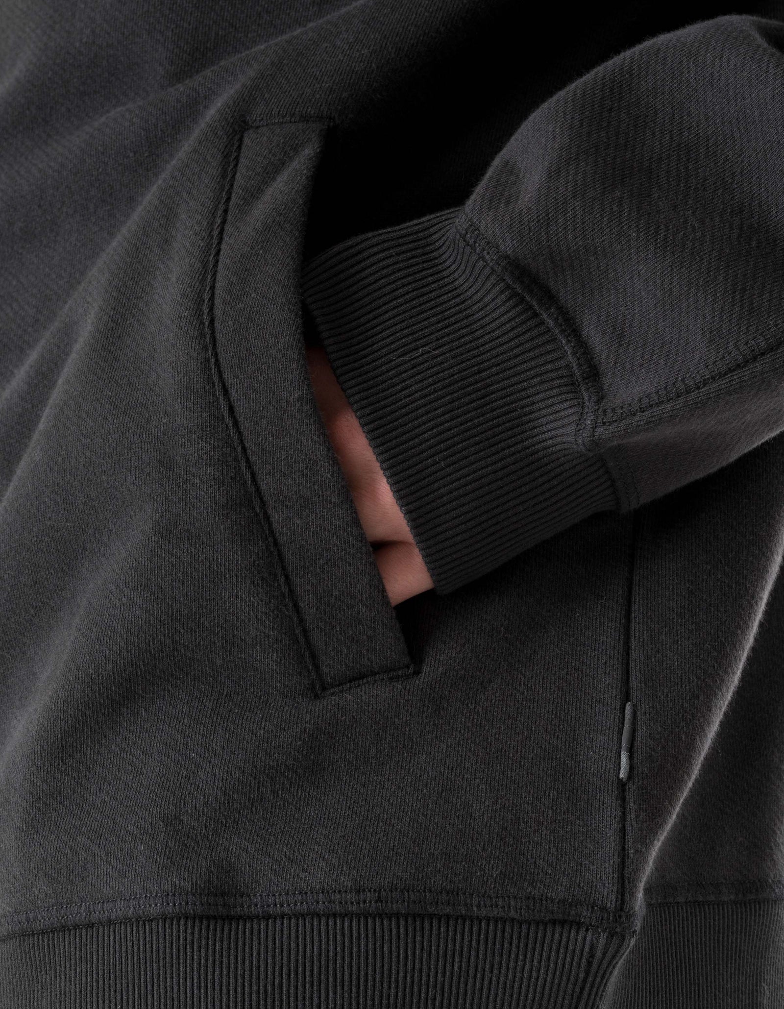 6208 Maha Reflective Hooded Sweat Black