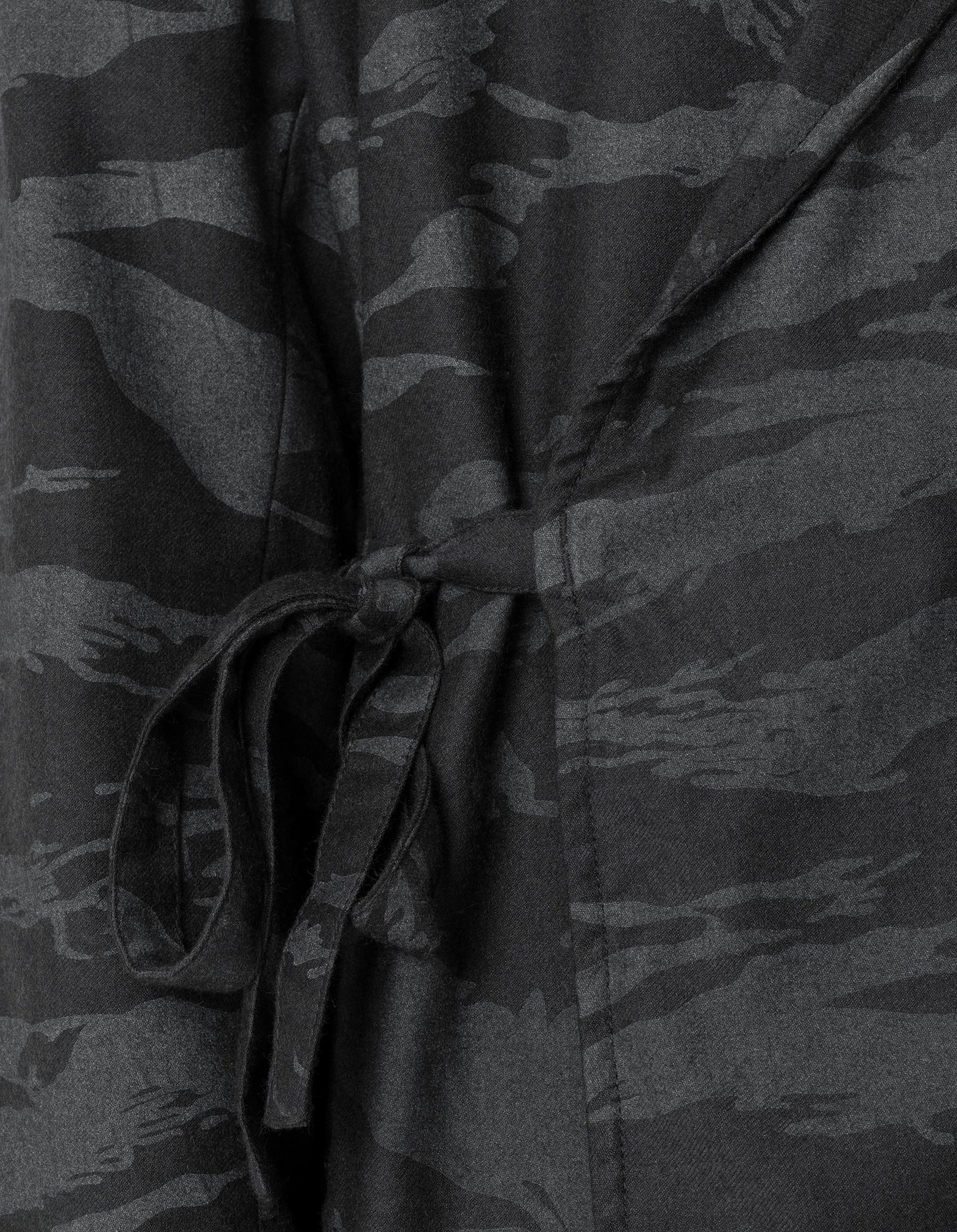 7151 Bonsai Tigerstripe Kimono Blazer Black