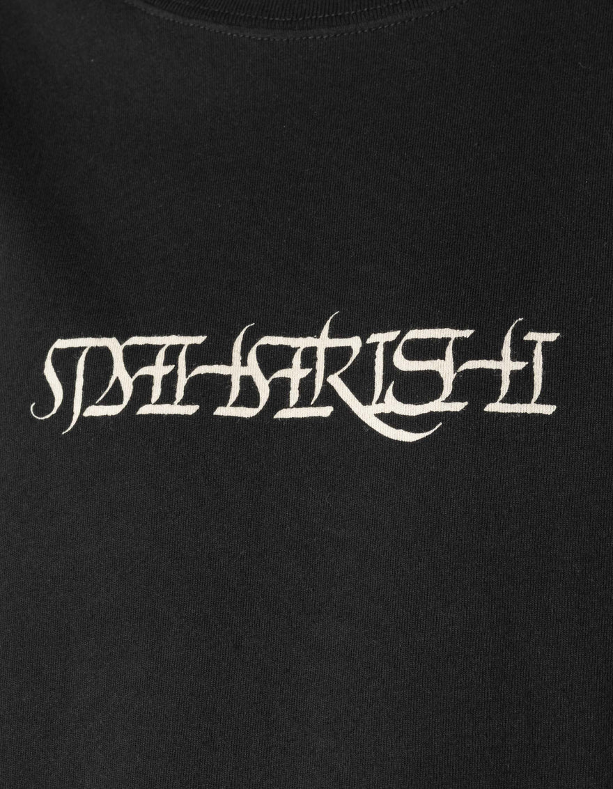 7551 Maha Script T-Shirt Black