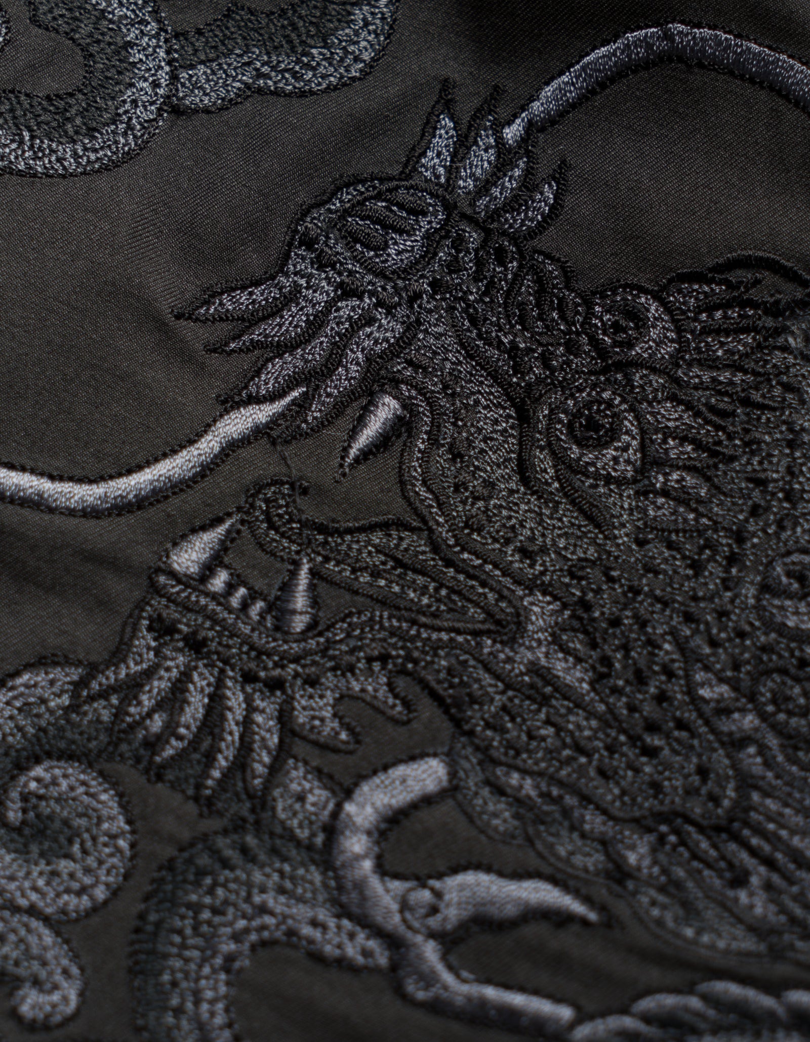 5128 Cloud Dragon Embroidered Snoshorts Black