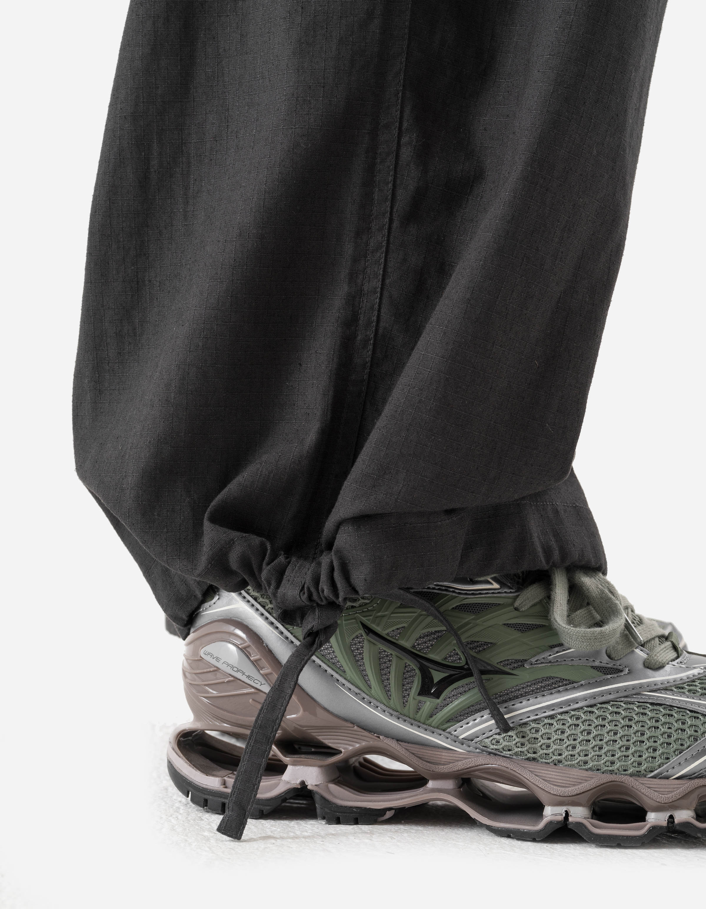7319 Hemp Ripstop Pleated Trousers Black – Maharishi
