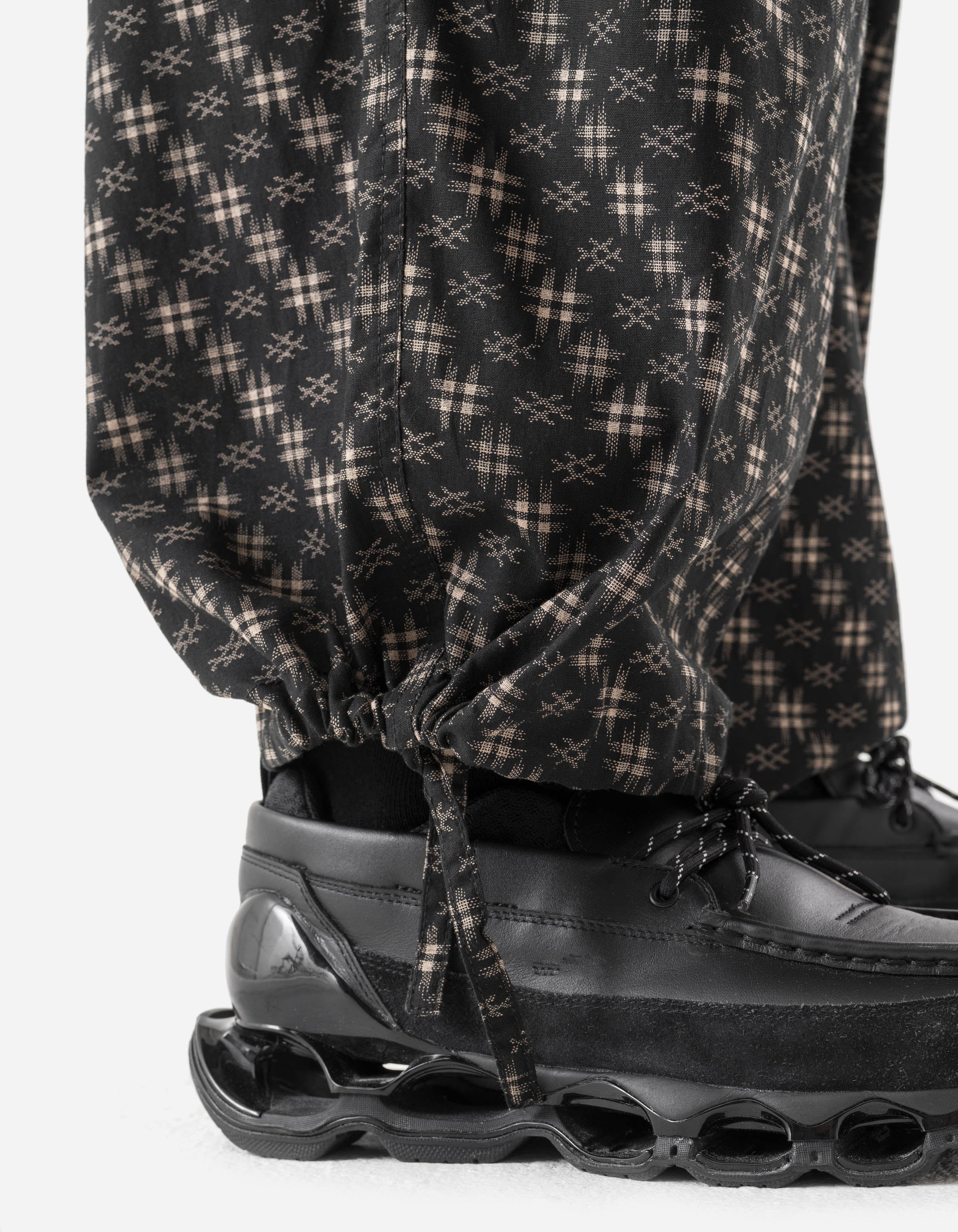 7323 Kasuri Loose Track Pants Sumi Black – Maharishi