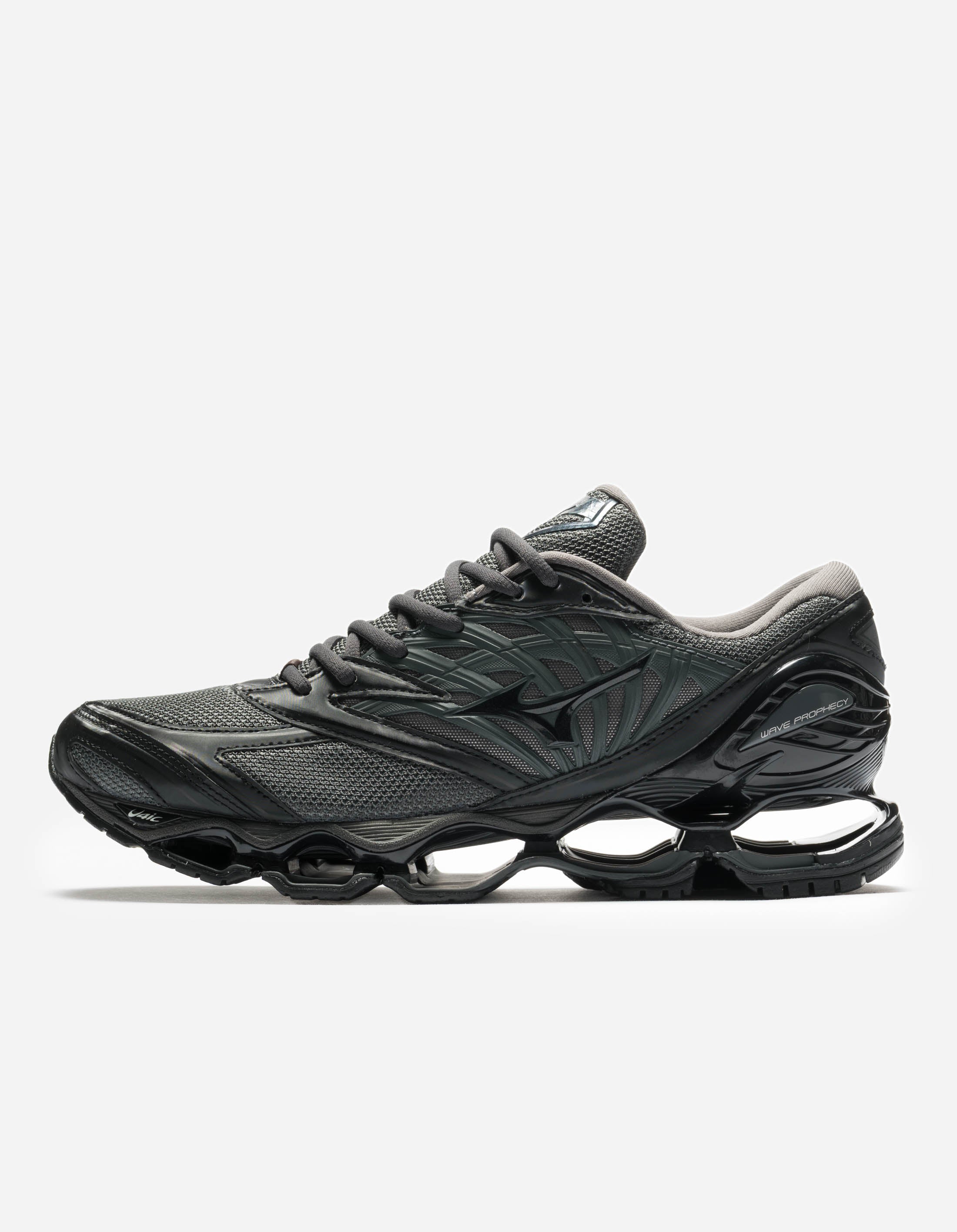 Mizuno Wave Prophecy LS Iron Gate/Black/Black Sand – Maharishi