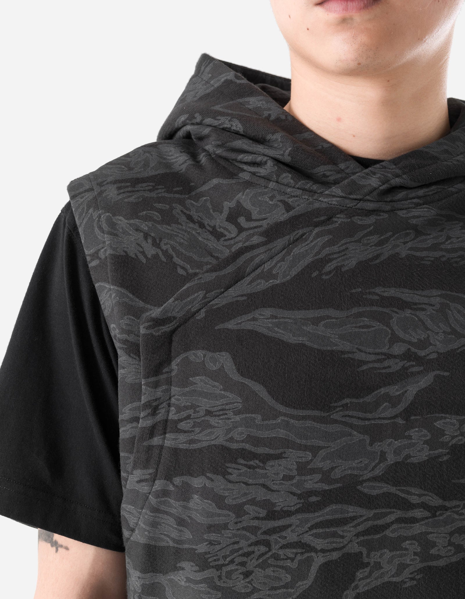 7271 Camo Hooded Prayer Gilet Subdued Night