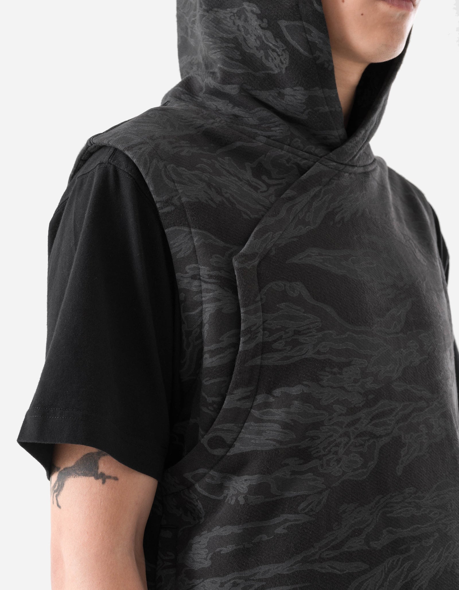 7271 Camo Hooded Prayer Gilet Subdued Night